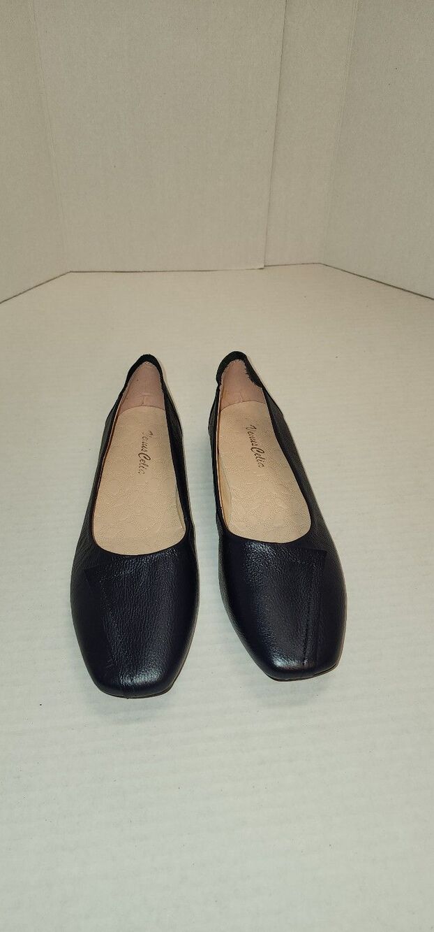 Source-unknown Women's Black and Navy Loafers